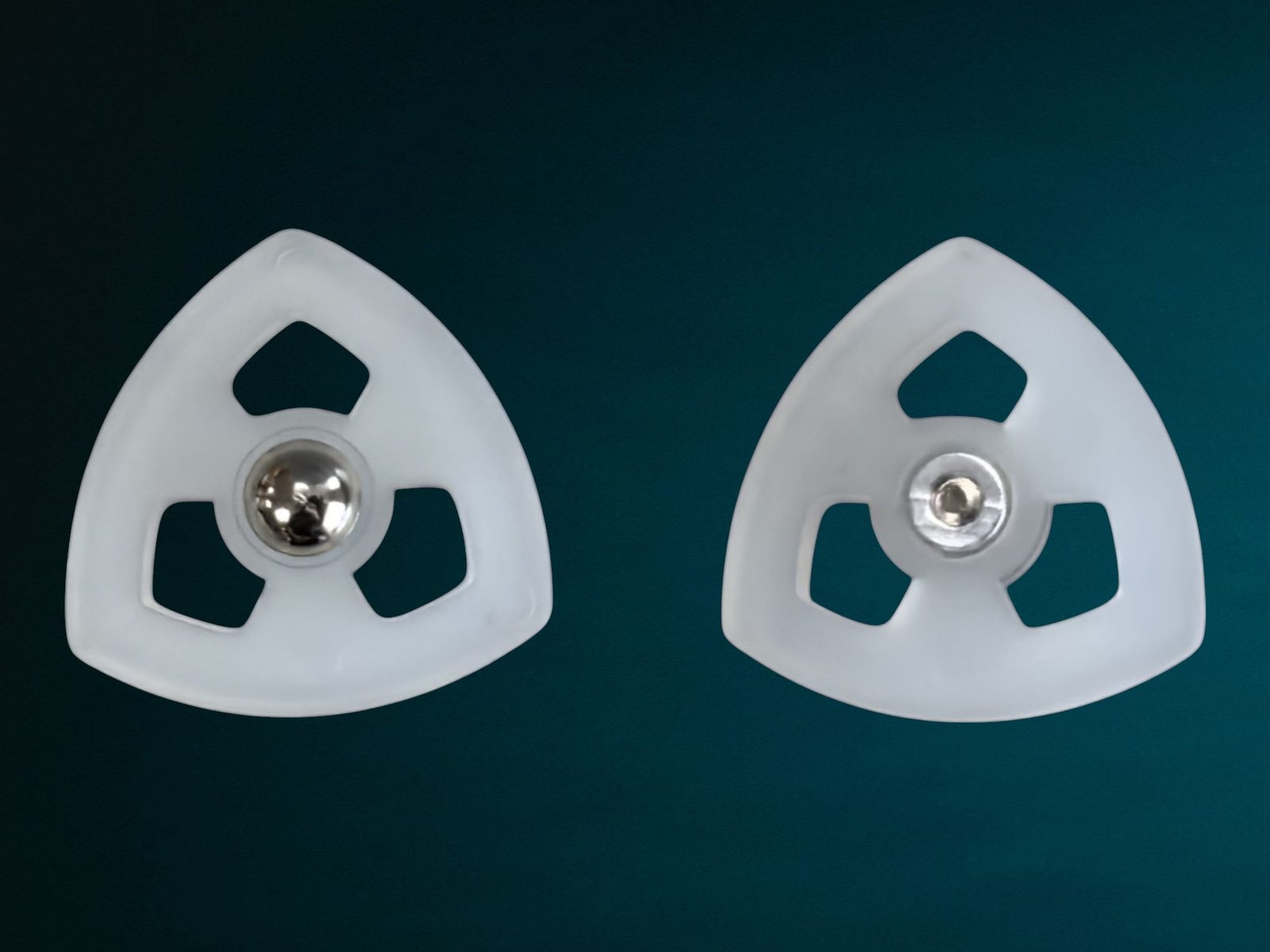 Triangular cleaner